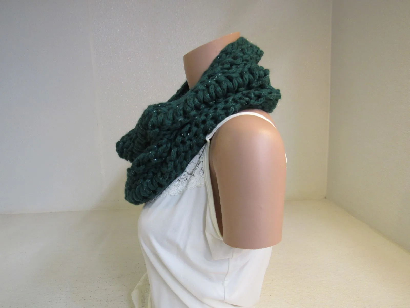 Handcrafted Cowl Forest Green Silver Bulky Drop Stitch 100% Merino Female Adult -- New