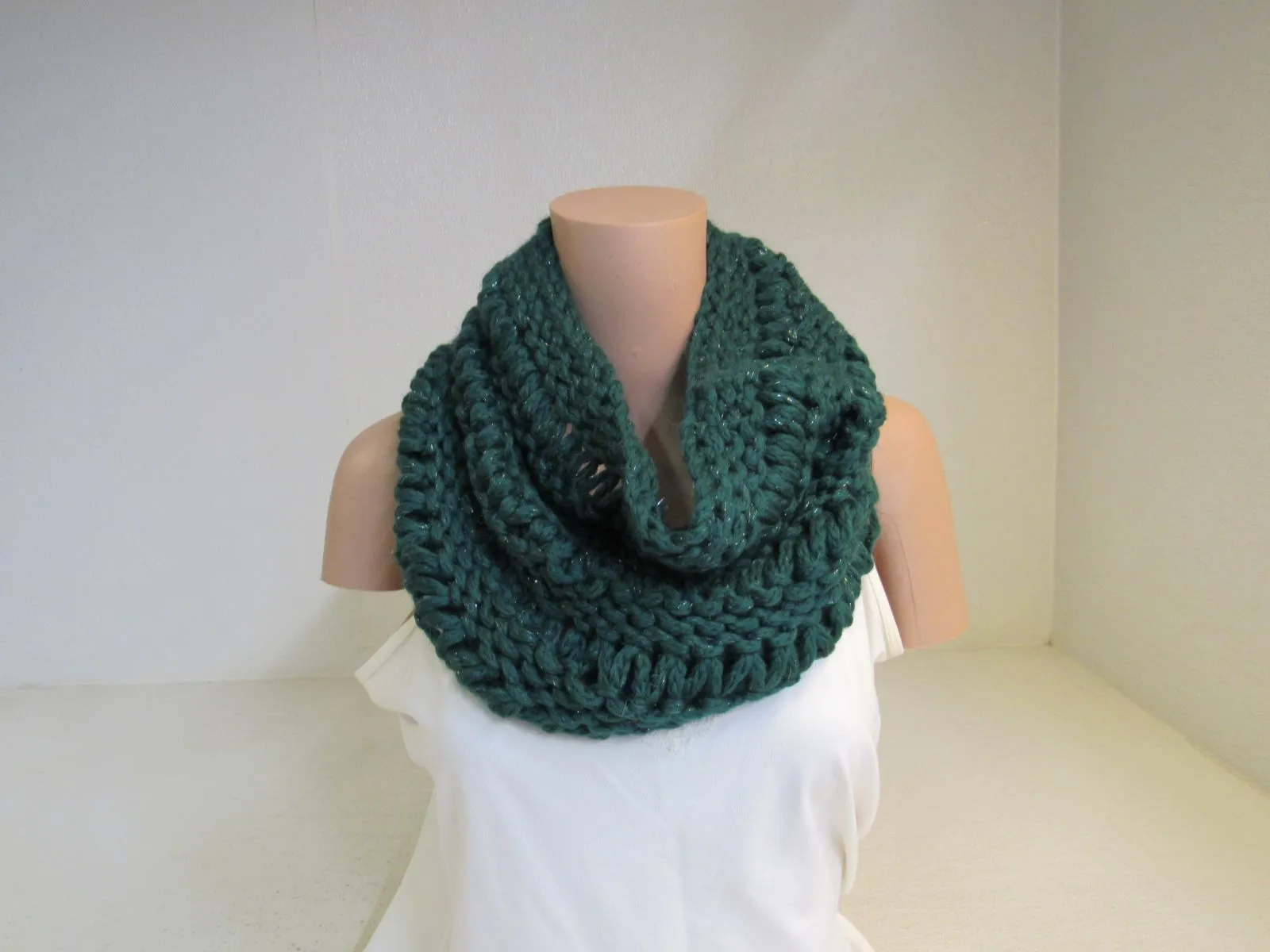 Handcrafted Cowl Forest Green Silver Bulky Drop Stitch 100% Merino Female Adult -- New