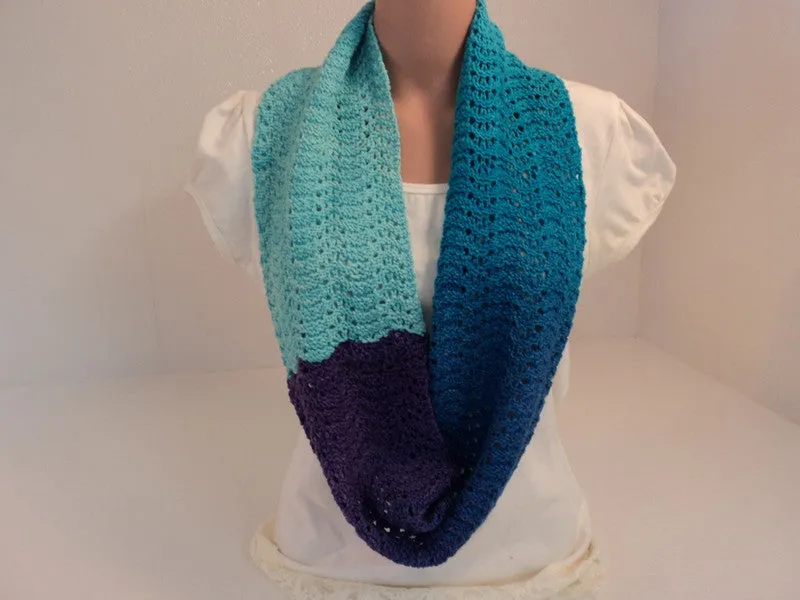 Handcrafted Wrap Cowl Teal Blue Purple Lace Ombre 100% Wool Female Adult -- New No Tags