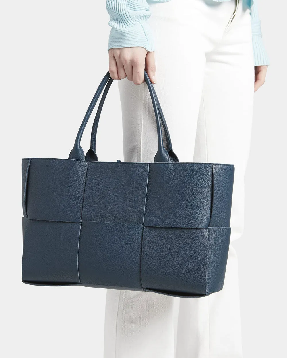 Medium Arco Tote in Deep Blue