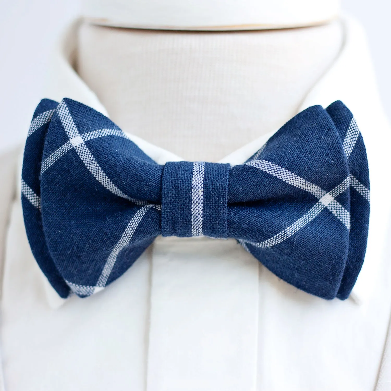 Men's Pre-Tied Bow Tie / Navy Linen Window Pane