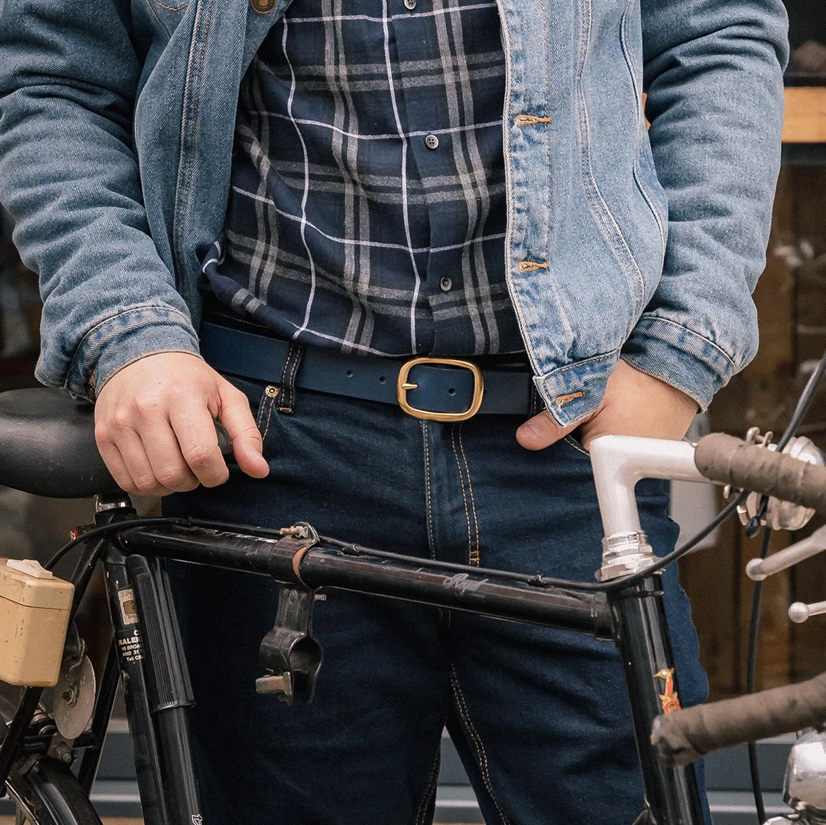 Oban 32 Navy Leather Belt