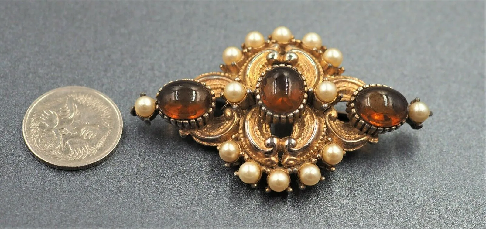 Sphinx Rhinestone & Imitation Pearls Brooch