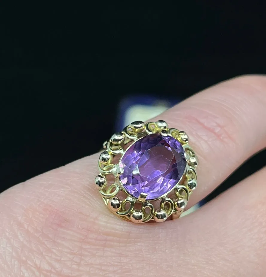 Timeless 1940s Oval Amethyst Ring