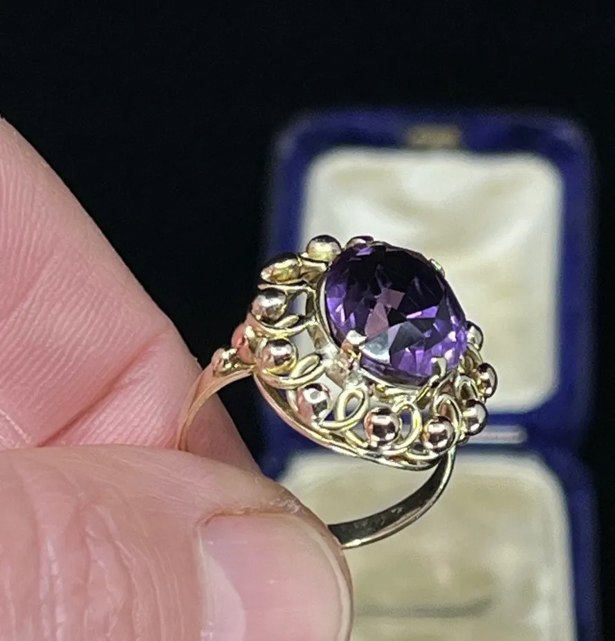 Timeless 1940s Oval Amethyst Ring