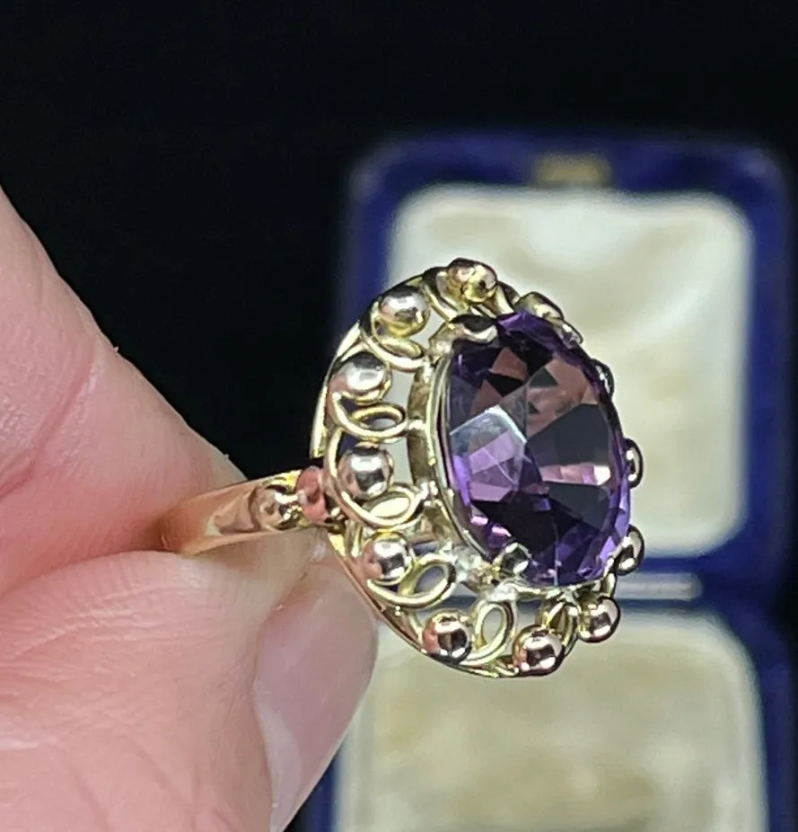 Timeless 1940s Oval Amethyst Ring